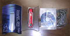 iMX-100 付属品：本体,添付CD,電池,右にある袋に入ってるのは、インナーフォンとストラップ